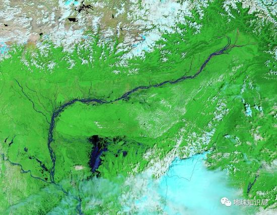 洪水与否真的差异巨大，两岸根本拦不住（2012年九月与2014年九月的孟加拉国北部 图片来自：NASA）