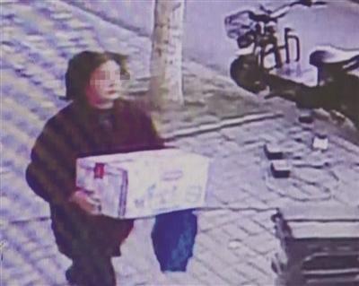 快递爆仓:快递点货物爆仓:老太太顺走8000多元“年货” 快递点货物爆仓:老太太顺走8000多元“年货”