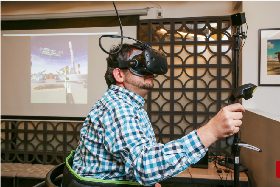 感受醉人画风：VR跑步机Virtuix Omni