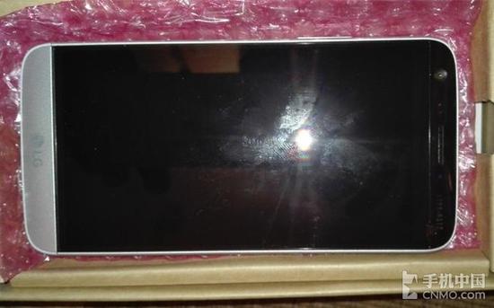 换了设计师?LG G5真机曝光:后背雷人第1张图 换了设计师?LG G5真机曝光:后背雷人第1张图