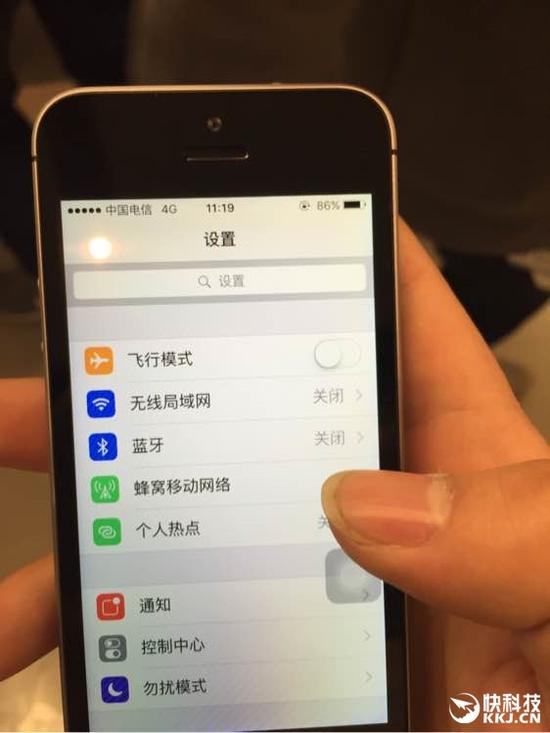 iPhone SE入手大悲剧:网友纷纷吐槽黄屏|iphon