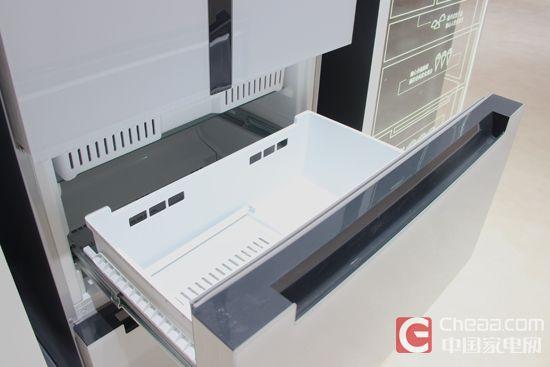 多门冰箱:完美格局极致体验六大新款多门冰箱任您选 博世KME48S20TI冰箱冷冻室