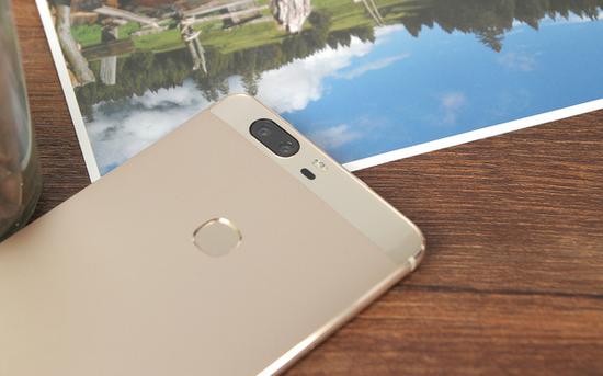 荣耀V8评测:2K屏拥抱VR 黑科技造旗舰|指纹|荣