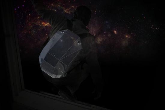 硬壳科技:有棱有角可能是最有性格的硬壳背包 这可能是整个星球上最酷的背包吧!
