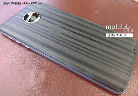 新谍照显示Moto Z会有多种材质背壳可选,叫做Style Mod