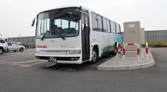 东芝无线充电巴士上路 一次行驶89公里