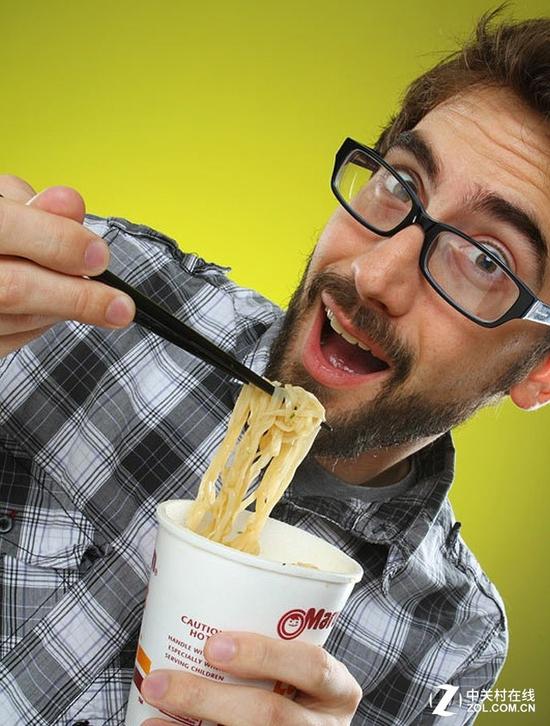 超强三合一 老外竟发明新式多用筷子 