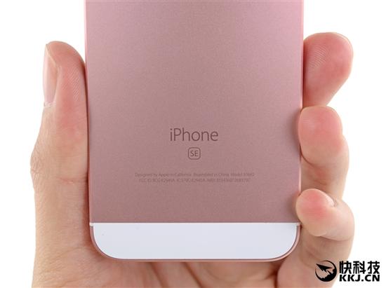 同时报道中还提到,中国市场iPhone SE的表现也同样不理想,