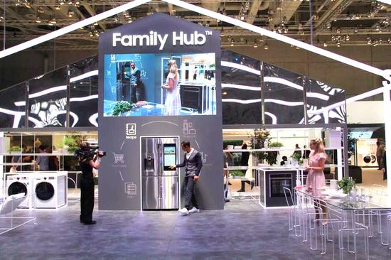 三星展出的Family Hub配备Twin Cooling PlusTM独立式双冷却循环技术