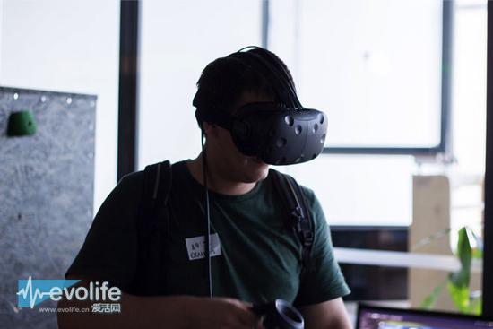 Valve也意识到线缆是VR最大的敌人 HTC Vive将有无线版