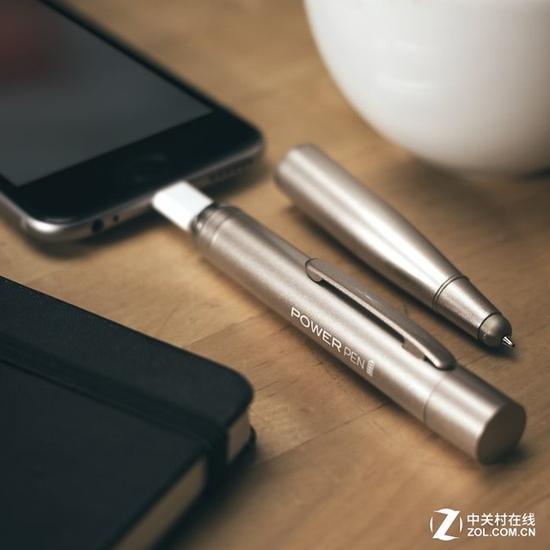 新奇圆珠笔一物多用！能当应急充电宝 