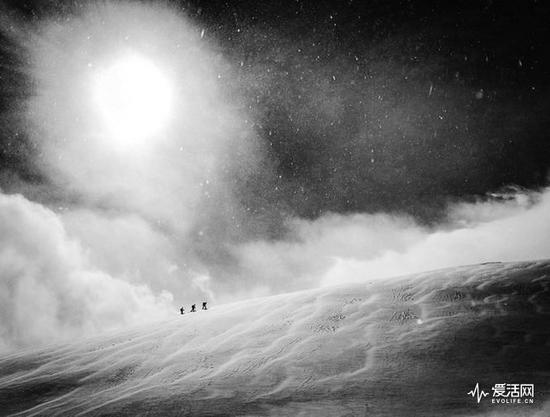 illume:Red Bull Illume带来三年一次的极限视觉冲击 Photographer: Vegard Aasen Red Bull Illume 2016 Category: Mobile Location: Hakuba, Japan