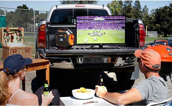 厉害了我的哥 巨无霸电池能给手机充电45次!