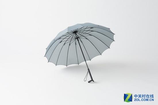 日本驚現(xiàn)奇葩雨傘！居然能站立在地面 