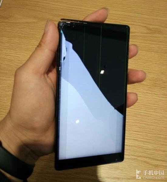 小米MIX全球首碎诞生:给手残党跪了!第1张图 小米MIX全球首碎诞生:给手残党跪了!第1张图