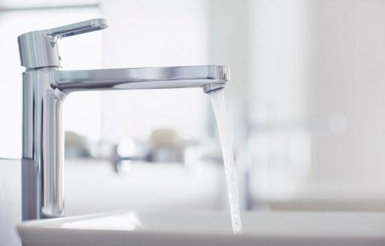 自来水纯净水矿泉水水类“三胞胎”你闹清没 一、日常饮用水的基本概念