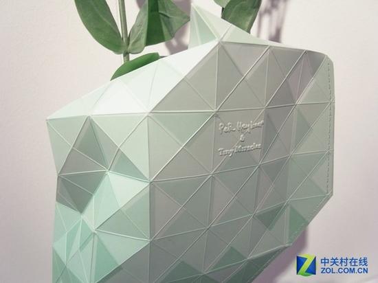 　铜版纸花瓶细节展示