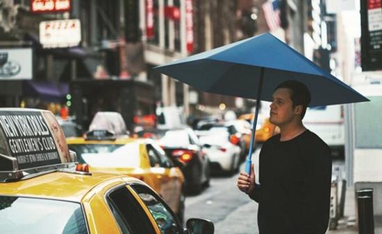 这把伞能像纸一样折叠 不含任何金属元件 