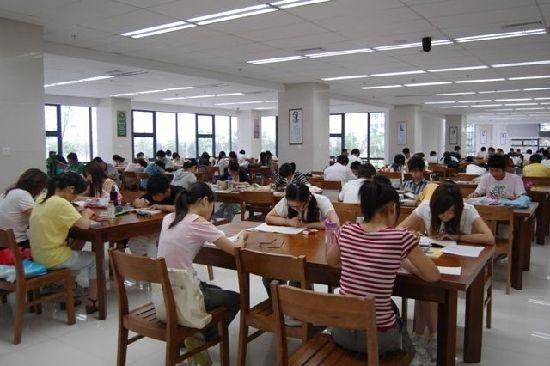 移动自习室:高校设“脱机”自习室:有人10分钟就熬不住了 高校设“脱机”自习室:有人10分钟就熬不住了