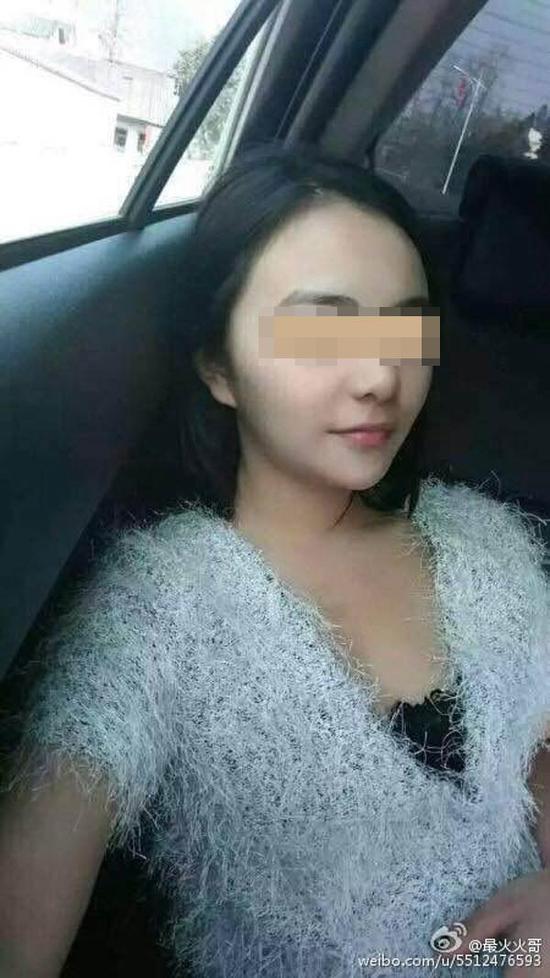 网络女主播直播淫秽视频，被判刑4年罚金10万