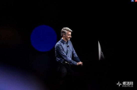 　　2016WWDC，苹果软件工程高级副总裁 Carig Federighi