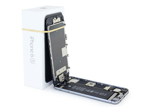 苹果六电池更换 终于掀开屏幕(图片引自IFIXIT)