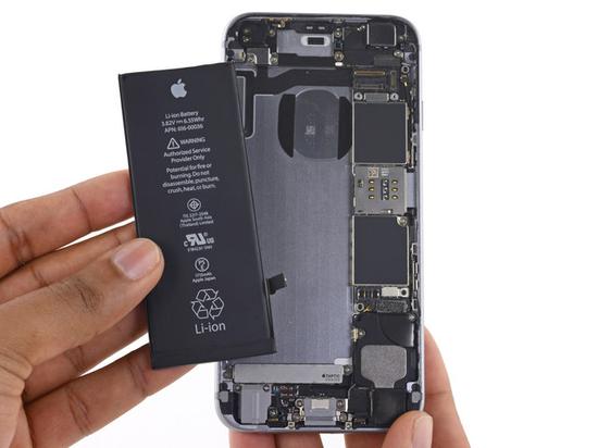 苹果六电池更换 取出电池(图片引自IFIXIT)