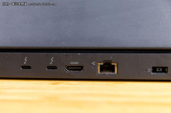 移动工作站:正统强大ThinkPadP70移动工作站评测 接口:丰富而全能 分布合理的三面接口
