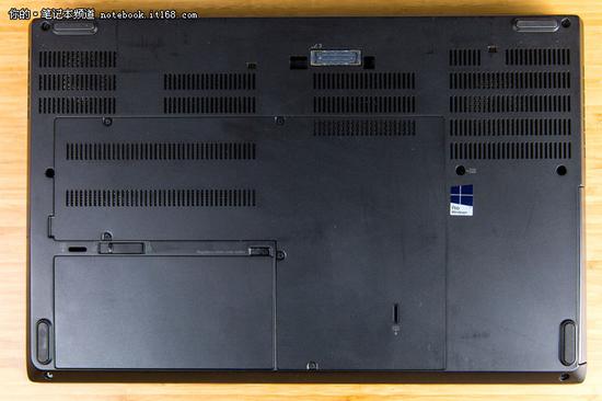 移动工作站:正统强大ThinkPadP70移动工作站评测 接口:丰富而全能 分布合理的三面接口