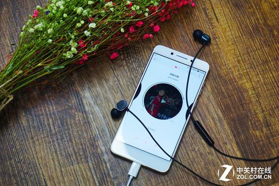 音乐芯片:手机这样玩HiFi2016主流音乐手机盘点 酷派S1搭配千元耳机 震撼声音来体验