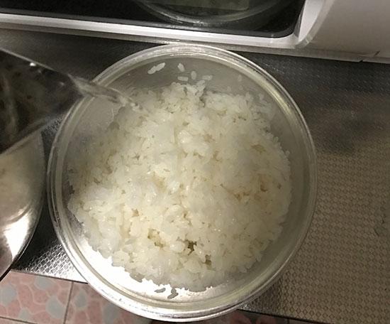 加入少量水
