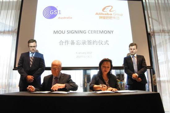 当地时间1月6日,阿里巴巴集团与澳洲物品编码中心(GS1 Australia)在墨尔本签署战略合作备忘录,建立可溯源机制