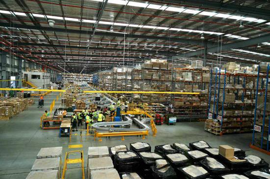 chemist warehouse在墨尔本物流中心,占地面积超过3万平方米,每天分发货物50多万件
