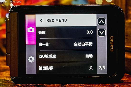 在拍摄时还能对相机进行曝光、ISO、白平衡等手动设置