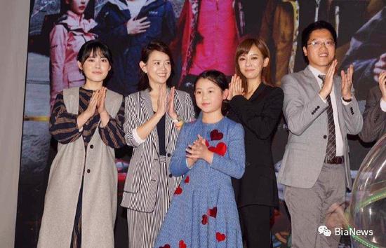 李彦宏女儿:李彦宏女儿首度现身厂长曾在贝尔节目吃虫爬泥坑(组图)