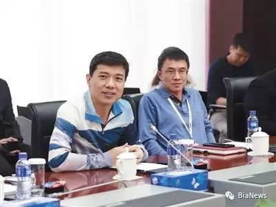 李彦宏女儿:李彦宏女儿首度现身厂长曾在贝尔节目吃虫爬泥坑(组图)