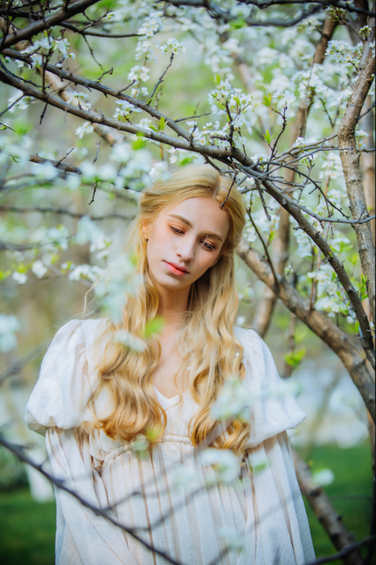 立体摄影:这样拍真能行原来摄影的立体感可以这样来! 树木花草是重要的虚化前景素材(摄影部落焕焕作品)