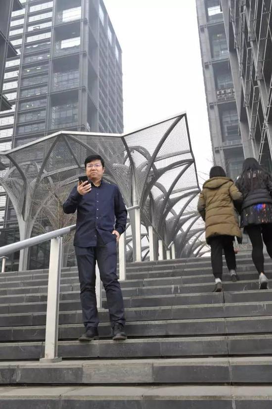 中国第一快手:抓住了沉默大多数搅动了1/3中国人口的为什么是快手?
