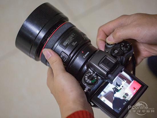 佳能EOS M5翻折屏低角度拍猫咪