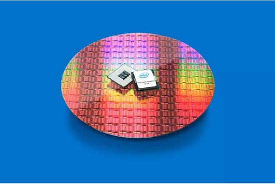 近9000美元?Intel新Xeon处理器性能飚升(图源:theverge)