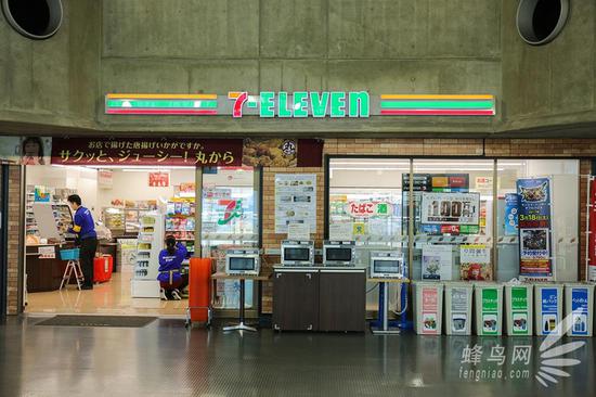 看这一篇就够了 关于CP+展会周边大揭秘 展馆内一层和二层各有一个大型便利店
