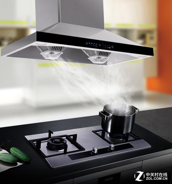 　直吸式吸油烟机深腔设计，聚拢油烟效果好，适合喜欢爆炒和油烟较多的烹饪环境