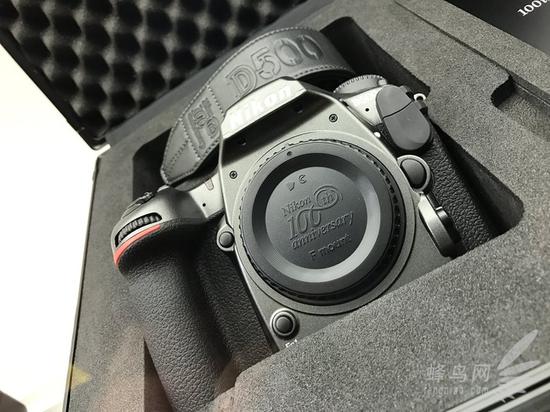 尼康发布D5和D500机型百年纪念款套装 尼康100周年套装中的D500