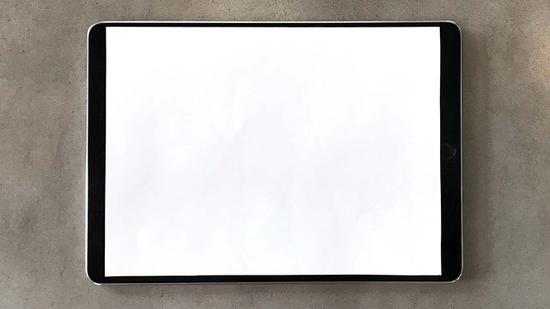 用A4纸+iPad Pro演示窄边框效果