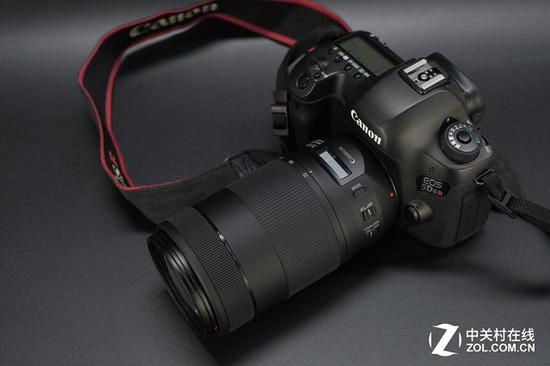 从2004年到现在,这已经是佳能推出的第4款70-300mm f/4-5.6规格的镜头了