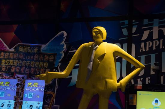 光圈:F5.6 快门:1/128 sec ISO:1600(点击查看原图)