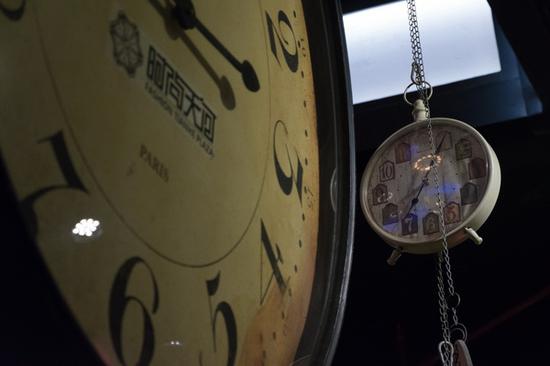 光圈:F5.6 快门:1/128 sec ISO:2500(点击查看原图)