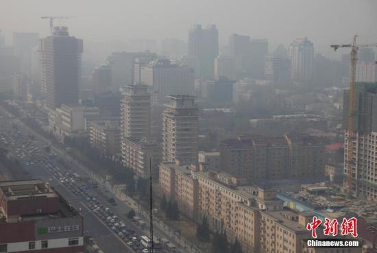 3月17日,北京城笼罩在雾霾中。<a target='_blank' href='http://www.chinanews.com/'>中新社</a>记者 刘关关 摄 3月17日,北京城笼罩在雾霾中。中新社记者 刘关关 摄