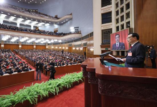 3月5日,第十二届全国人民代表大会第五次会议在北京人民大会堂开幕。国务院总理李克强作政府工作报告。新华社记者 兰红光 摄