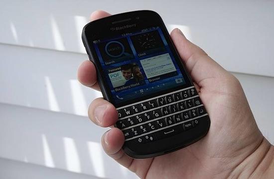 搭载BlackBerry 10系统的黑莓Q10